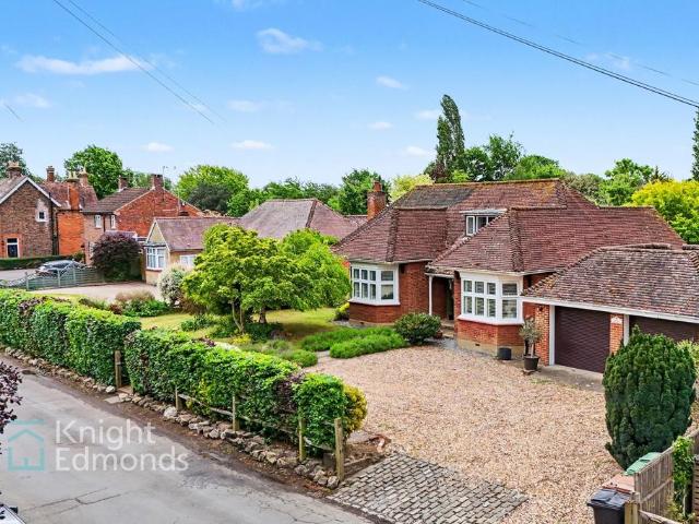 Bungalow for sale in Hunton, Midway