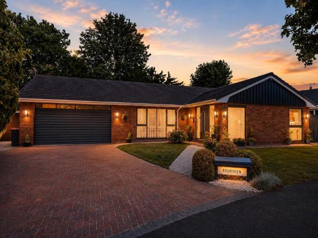 Bungalow for sale in Delamere Park, Cuddington