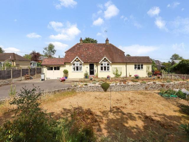 Bungalow for sale in Shortheath, Waverley