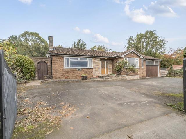 Bungalow for sale in Forthampton, Worcestershire