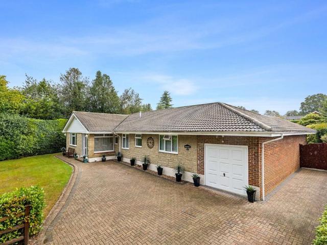 Bungalow for sale in Hillview, Surrey