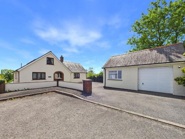 Bungalow for sale in Llandissilio, Wales