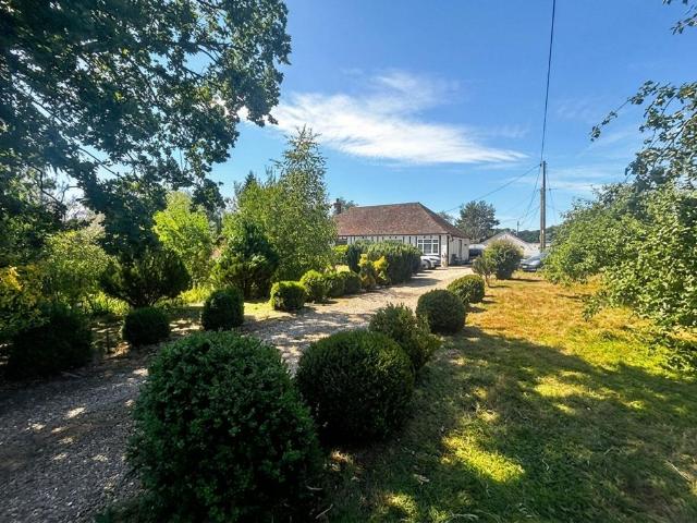 Bungalow for sale in Midway, Kent