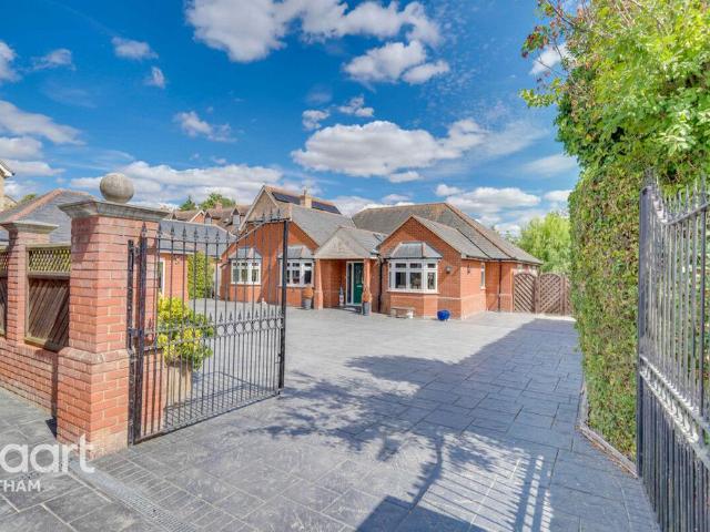 Bungalow for sale in Chipping Hill, Essex