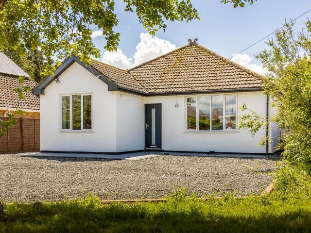 Bungalow for sale in Staniland, Boston