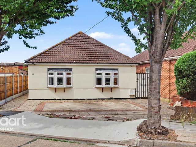 Bungalow for sale in Rainham, Greater London