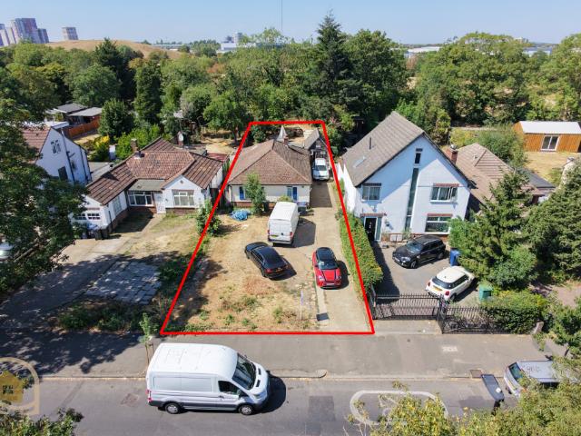 Bungalow for sale in London Borough of Ealing, Hanwell