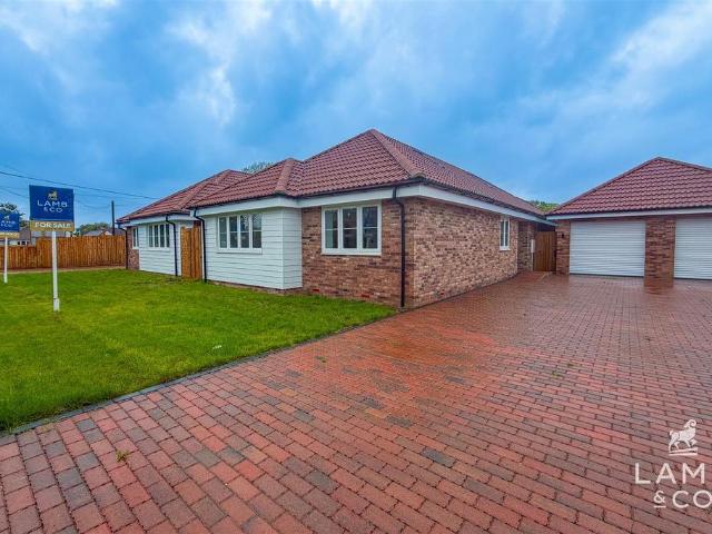 Bungalow for sale in Weeley Heath, Tendring