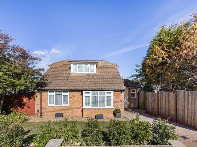 Bungalow for sale in Sunnybank, Hertsmere
