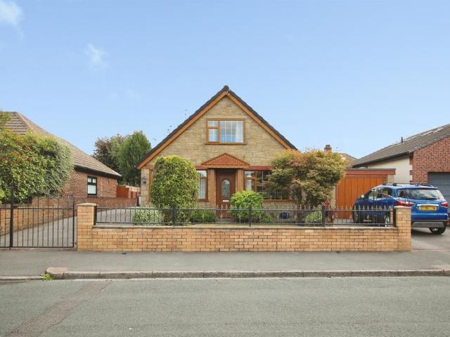 Bungalow for sale in Hanging Heaton, Dewsbury