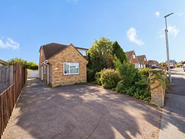 Bungalow for sale in Leagrave, Luton