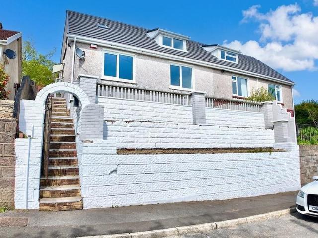 Bungalow for sale in Crumlin, Wales