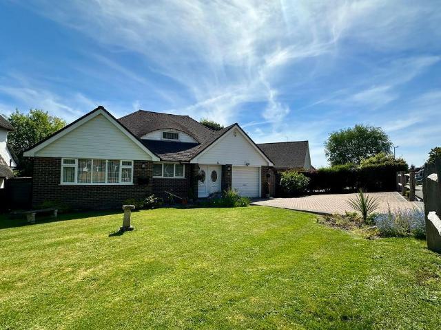 Bungalow for sale in Little Common, Heathlands