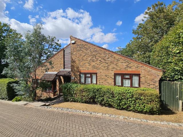 Bungalow for sale in Kings Hill, Colliers End