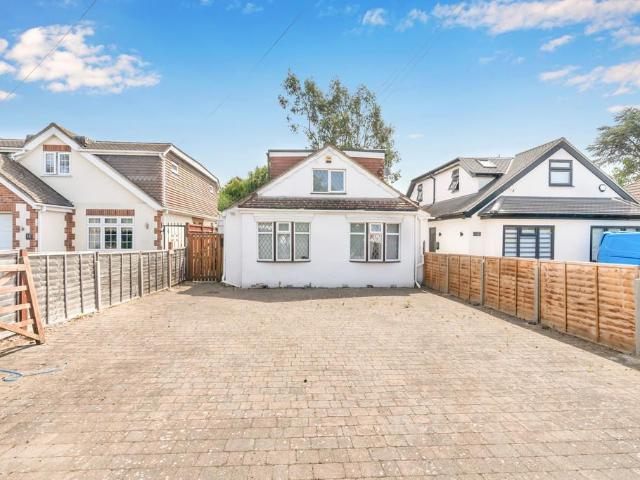 Bungalow for sale in Denham