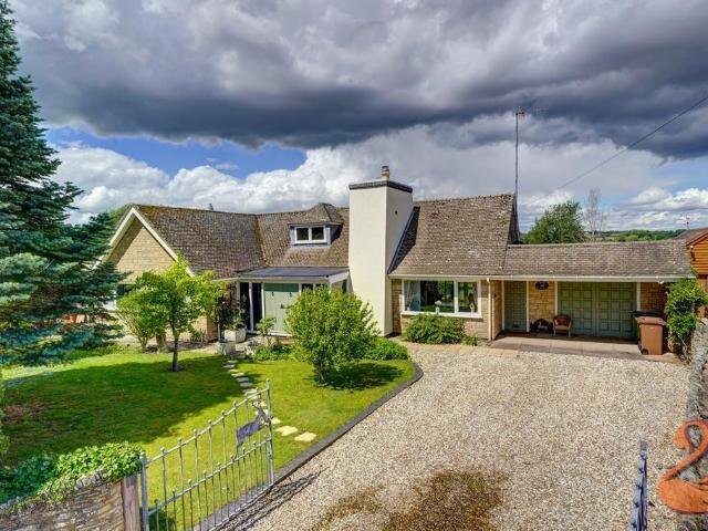 Bungalow for sale in Crookhill, Worcestershire