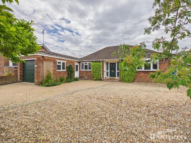 Bungalow for sale in Victoria Park, Aylesbury