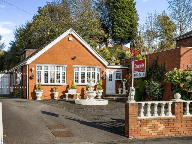 Bungalow for sale in Dixons Green, West Midlands