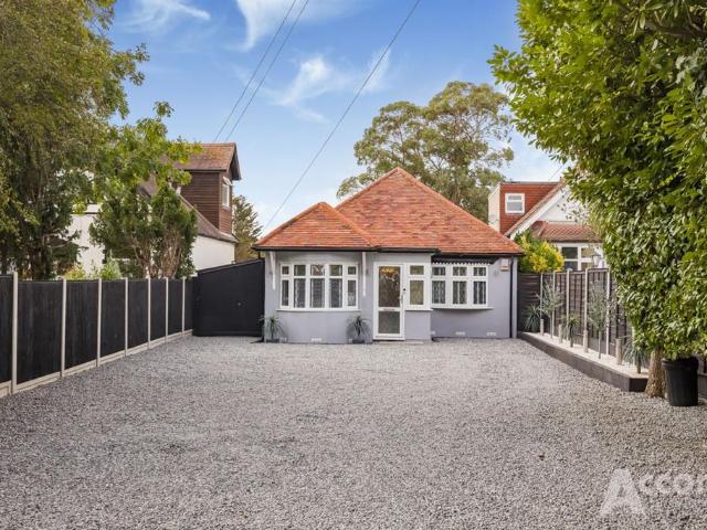 Bungalow for sale in London Borough of Havering, Greater London