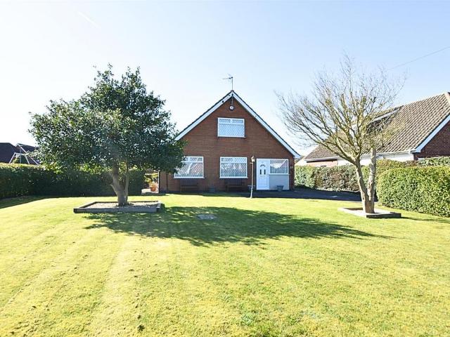 Bungalow for sale in New Waltham