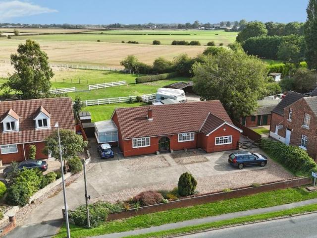 Bungalow for sale in Camerton, Thorngumbald