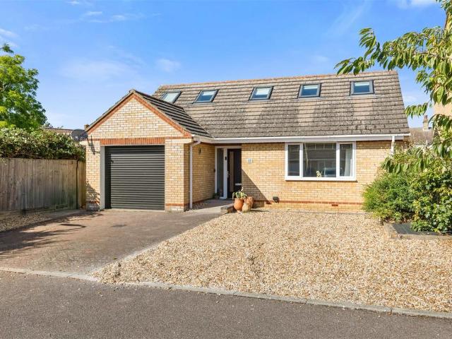 Bungalow for sale in Stotfold, Bedfordshire