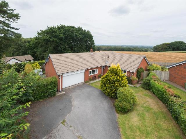 Bungalow for sale in Delamere Park, Cuddington