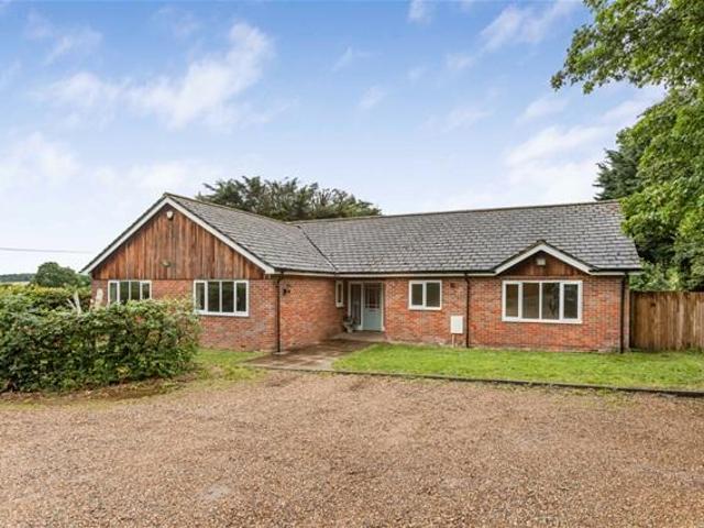 Bungalow for sale in Five Acres, Hertfordshire