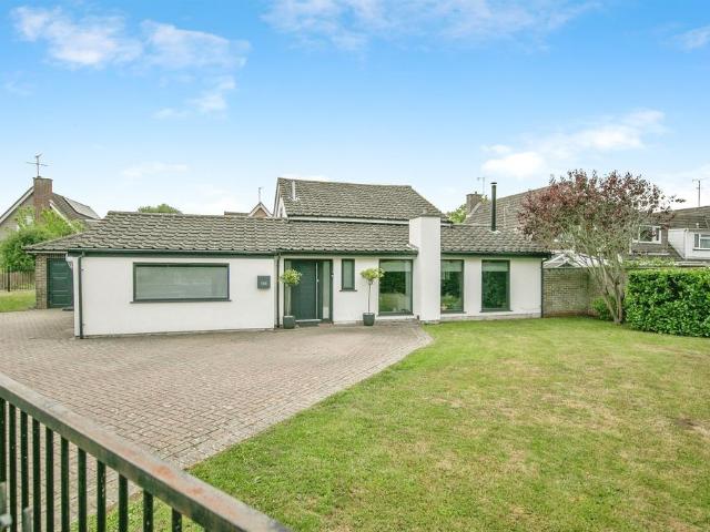 Bungalow for sale in Highwoods, Fordham Heath