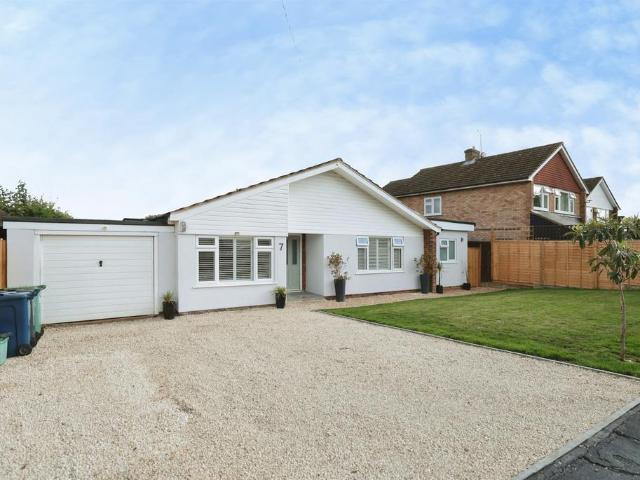 Bungalow for sale in Chartridge Park, Asheridge