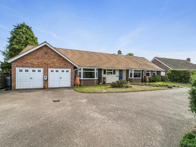 Bungalow for sale in Tattingstone, Chelmondiston