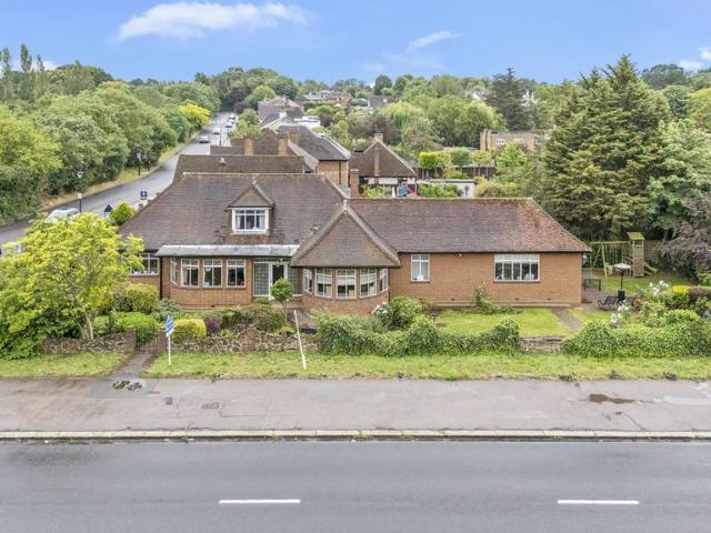 Bungalow for sale in Gidea Park, Greater London