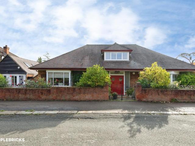 Bungalow for sale in London Borough of Waltham Forest, Greater London