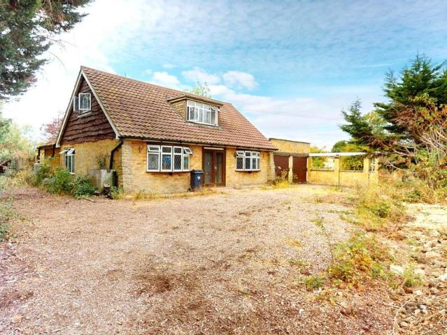 Bungalow for sale in Duton Hill, Essex