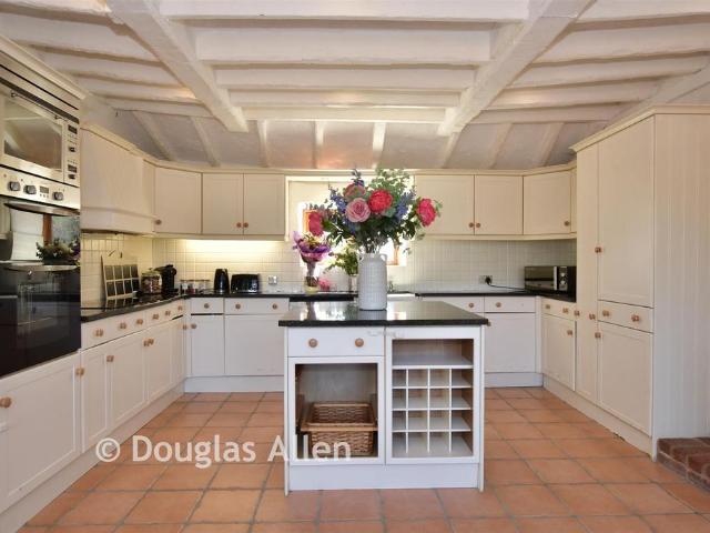 Bungalow for sale in Pilgrims' Hatch, Brentwood