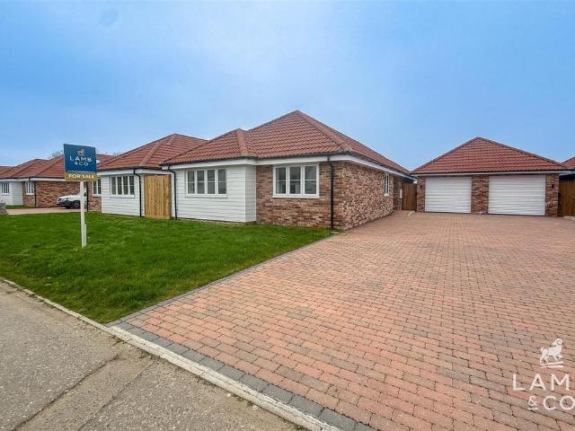Bungalow for sale in Weeley, Dale Hill