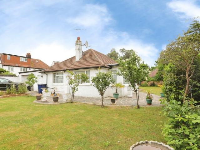 Bungalow for sale in London Borough of Ealing, Park Royal