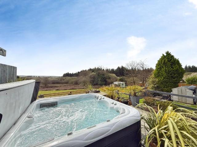 Bungalow for sale in Llannon, Wales
