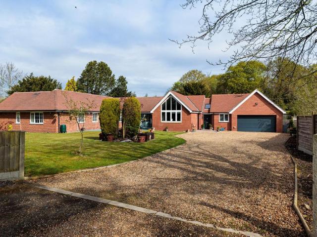 Bungalow for sale in Peover Superior and Snelson