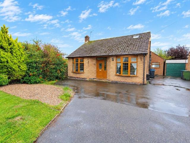Bungalow for sale in Newbold on Avon, Rugby