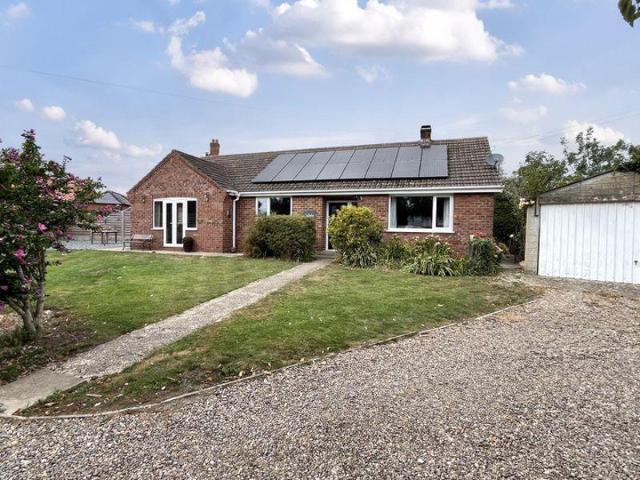 Bungalow for sale in Bucknall, Belleau