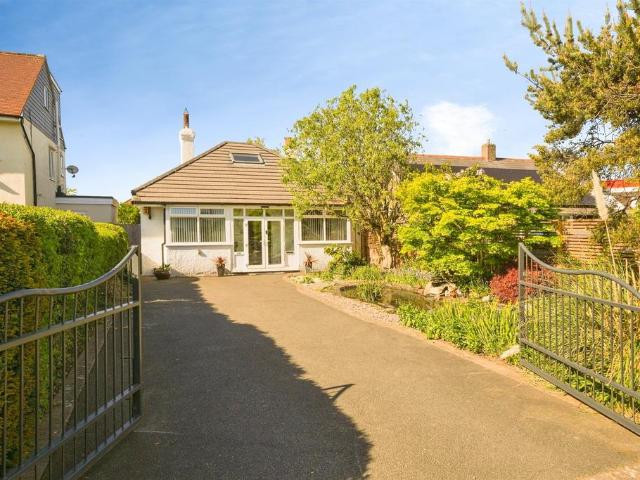 Bungalow for sale in Woodchurch, Greasby