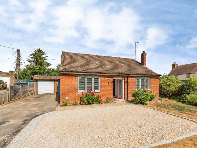 Bungalow for sale in Chearsley, Buckinghamshire