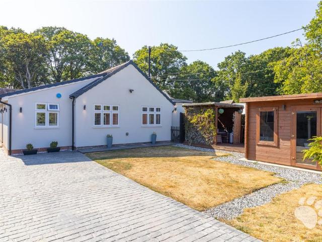 Bungalow for sale in Ramsden Bellhouse, Essex