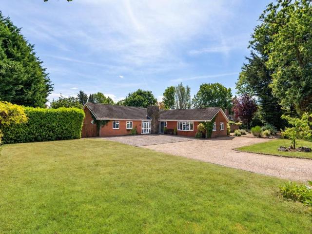 Bungalow for sale in Bickenhill, West Midlands