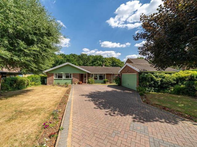 Bungalow for sale in Holywell, Studham
