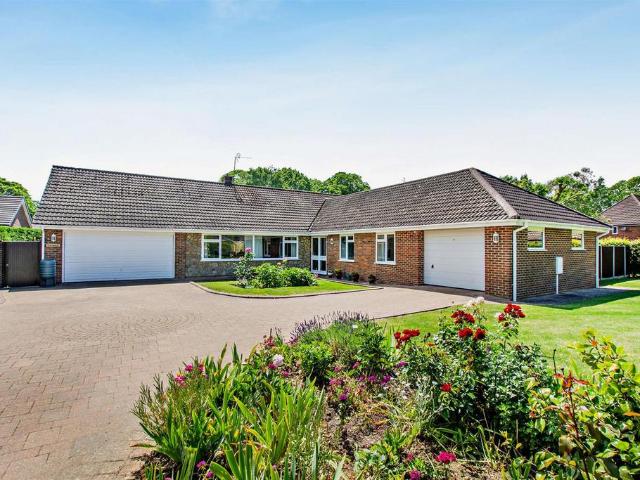 Bungalow for sale in Kingswood, Midway