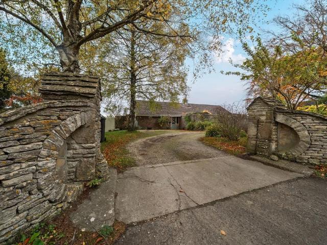 Bungalow for sale in Thickwood, Colerne