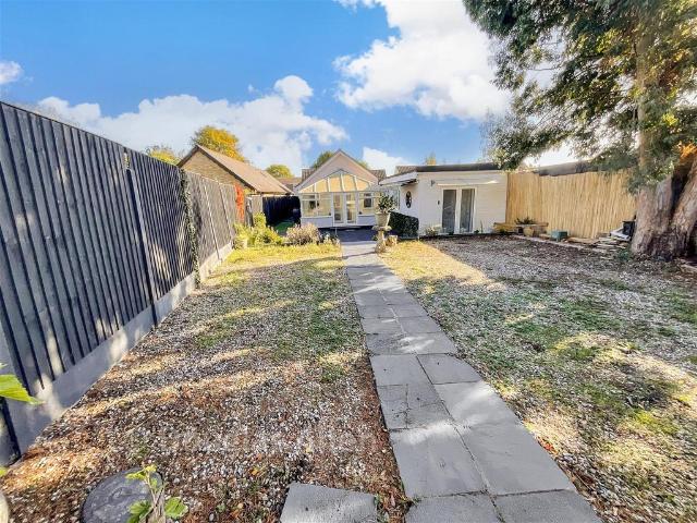 Bungalow for sale in Vange, Basildon