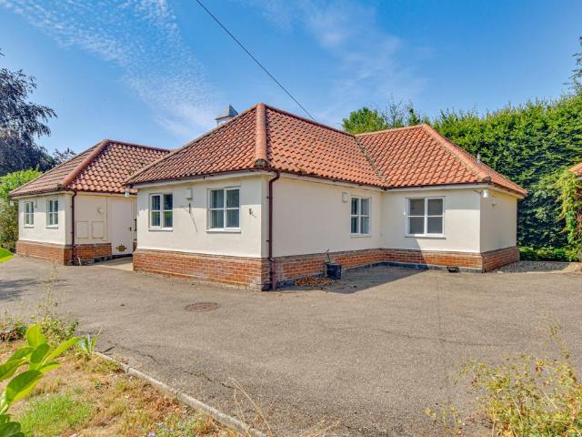 Bungalow for sale in Duton Hill, Essex